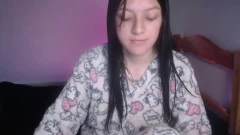 Snapshot of evangeline_petite chatting on 11/25/25, 03:06 eva online show from 11/25/25, 03:06
