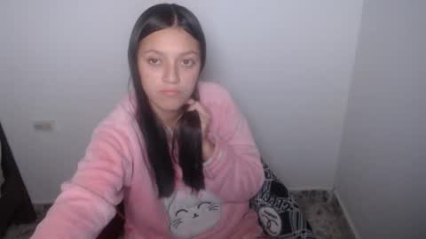 Snapshot of evangeline_petite chatting on 05/19/26, 04:19 eva online show from 05/19/26, 04:19