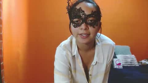 Snapshot of evangelinne_01 chatting on 11/21/25, 05:00 evangelinne_01 online show from 11/21/25, 05:00