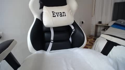 Snapshot of evans_king chatting on 01/02/25, 05:07 Evan online show from 01/02/25, 05:07