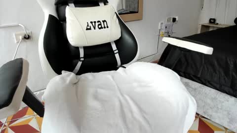 Snapshot of evans_king chatting on 03/08/25, 12:30 Evan online show from 03/08/25, 12:30