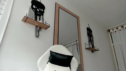 Snapshot of evans_king chatting on 11/02/25, 01:13 Evan online show from 11/02/25, 01:13