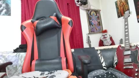 evans_xy online show from 04/25/26, 02:36