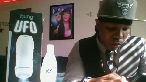 evanschris2048 online show from 02/28/25, 08:39