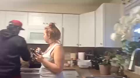 evanschris2048 online show from 10/11/25, 12:32