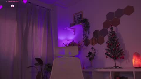 Eva online show from 12/16/24, 11:33