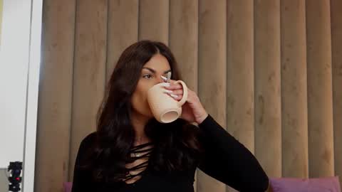 EvaRhea online show from 09/23/25, 02:58