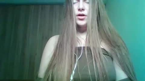 evasapples2026 online show from 02/19/26, 01:51