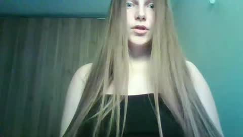 evasapples2026 online show from 03/31/26, 08:09