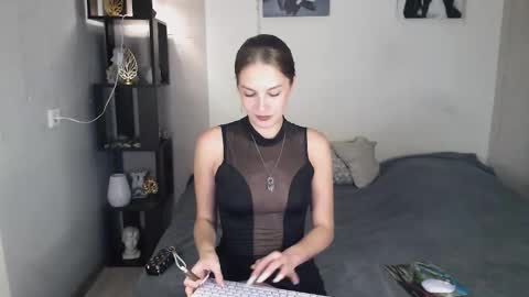 Snapshot of evatequila chatting on 09/17/25, 04:36 Eva online show from 09/17/25, 04:36