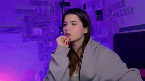 Snapshot of evathopson chatting on 02/06/25, 12:05 Eva next stream - - 1600 UTC2000 online show from 02/06/25, 12:05