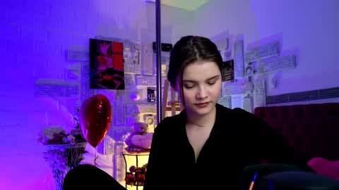 Snapshot of evathopson chatting on 02/13/25, 03:24 Eva next stream - - 1600 UTC2000 online show from 02/13/25, 03:24