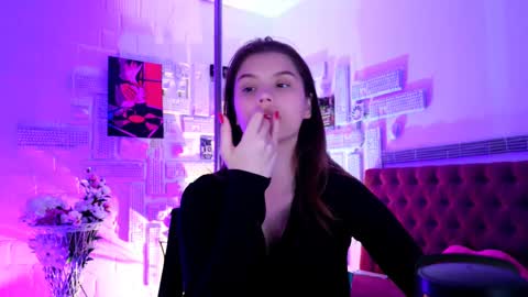 Snapshot of evathopson chatting on 02/13/25, 06:48 Eva next stream - - 1600 UTC2000 online show from 02/13/25, 06:48