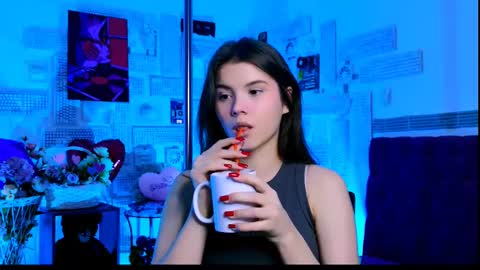 Snapshot of evathopson chatting on 03/06/25, 04:08 Eva next stream - - 1600 UTC2000 online show from 03/06/25, 04:08