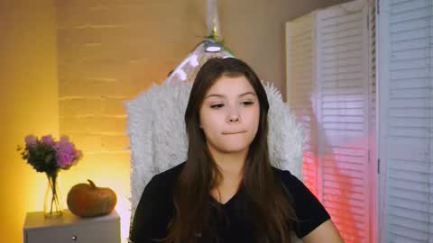 Snapshot of evathopson chatting on 11/04/25, 10:47 Eva next stream - - 1600 UTC2000 online show from 11/04/25, 10:47