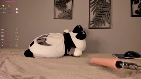 evaveenus online show from 03/04/25, 09:00