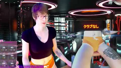 Vivi online show from 12/17/25, 09:54