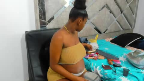 Eva And Emmanuel online show from 05/18/26, 01:50