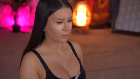 Snapshot of evazane chatting on 03/08/25, 06:10 Eva online show from 03/08/25, 06:10