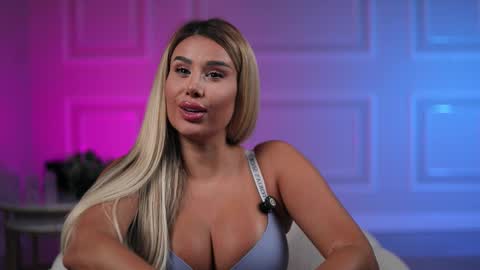 Snapshot of evazane chatting on 10/20/25, 06:52 Eva online show from 10/20/25, 06:52