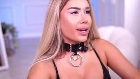 Snapshot of evazane chatting on 10/22/25, 07:02 Eva online show from 10/22/25, 07:02