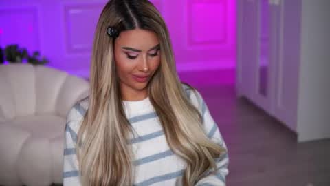 Snapshot of evazane chatting on 10/27/25, 08:35 Eva online show from 10/27/25, 08:35