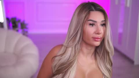 Snapshot of evazane chatting on 11/03/25, 07:37 Eva online show from 11/03/25, 07:37