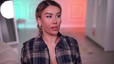 Snapshot of evazane chatting on 11/26/25, 08:43 Eva online show from 11/26/25, 08:43