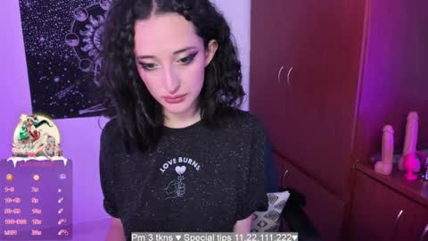 Snapshot of evee_uwu chatting on 12/28/24, 10:55 Eve Jane online show from 12/28/24, 10:55