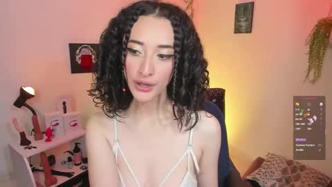 Snapshot of evee_uwu chatting on 09/17/25, 07:15 Eve Jane online show from 09/17/25, 07:15