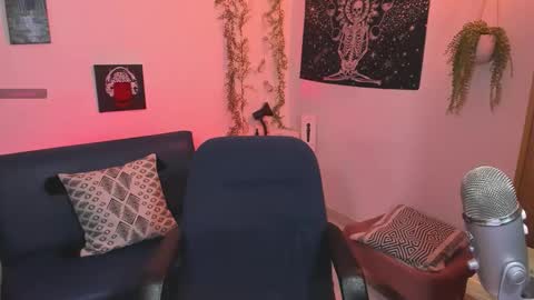 Snapshot of evee_uwu chatting on 10/09/25, 12:08 Eve Jane online show from 10/09/25, 12:08