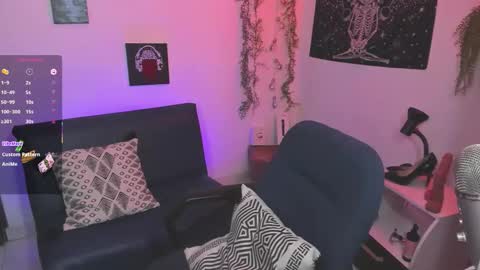 Snapshot of evee_uwu chatting on 10/10/25, 04:50 Eve Jane online show from 10/10/25, 04:50