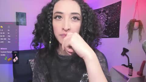 Snapshot of evee_uwu chatting on 10/15/25, 08:53 Eve Jane online show from 10/15/25, 08:53