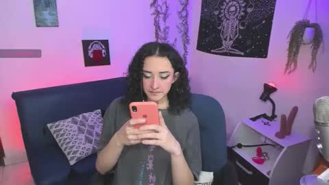 Snapshot of evee_uwu chatting on 10/21/25, 04:51 Eve Jane online show from 10/21/25, 04:51