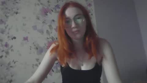 Snapshot of eveliina_shy chatting on 12/18/25, 08:42 Evelina online show from 12/18/25, 08:42