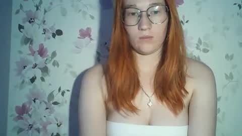 Snapshot of eveliina_shy chatting on 06/25/26, 03:38 Evelina online show from 06/25/26, 03:38