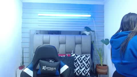 Snapshot of evelin_zaens chatting on 06/09/26, 03:40 evelin zaens online show from 06/09/26, 03:40