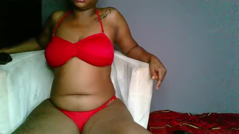 Snapshot of evelina_dripingpussy chatting on 12/19/24, 06:01 Evelina dripingpussy online show from 12/19/24, 06:01