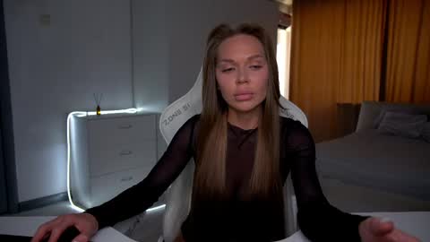 Evelina online show from 05/18/26, 12:33