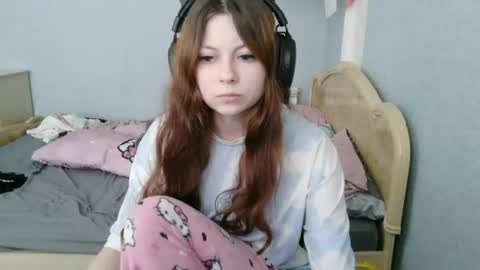 Snapshot of evelinamercer chatting on 07/10/26, 09:01 Alice 3 online show from 07/10/26, 09:01