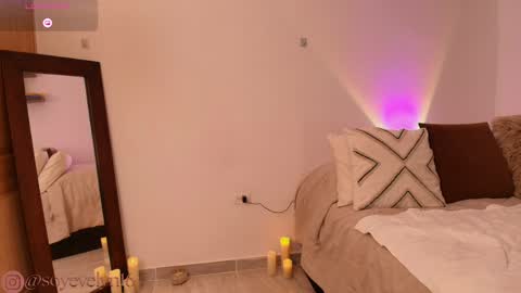 Snapshot of evelyn__16 chatting on 04/16/26, 10:16 Evelyn Ruiz online show from 04/16/26, 10:16