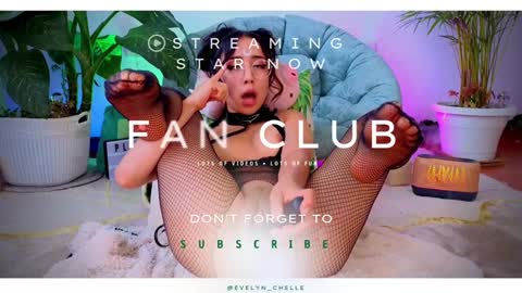 Snapshot of evelyn_chelle chatting on 01/03/25, 07:29 Im Eve or Chelle Next Stream 191224 online show from 01/03/25, 07:29