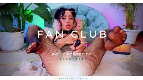 Snapshot of evelyn_chelle chatting on 01/07/25, 04:59 Im Eve or Chelle Next Stream 191224 online show from 01/07/25, 04:59