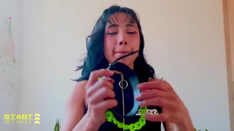 Snapshot of evelyn_chelle chatting on 01/18/25, 03:38 Im Eve or Chelle Next Stream 191224 online show from 01/18/25, 03:38