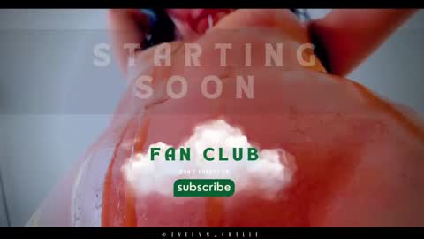 Snapshot of evelyn_chelle chatting on 10/01/25, 10:49 Im Eve or Chelle Next Stream 191224 online show from 10/01/25, 10:49