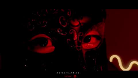 Snapshot of evelyn_chelle chatting on 01/05/26, 08:23 Im Eve or Chelle Next Stream 191224 online show from 01/05/26, 08:23