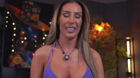 Evelyn online show from 01/14/26, 07:08