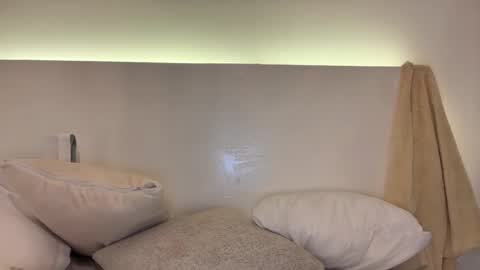 E V E L Y N  online show from 02/22/26, 09:30