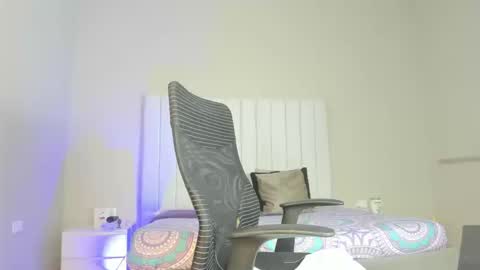 Snapshot of evelyn_jones__ chatting on 09/09/25, 04:12 evelyn_jones__ online show from 09/09/25, 04:12