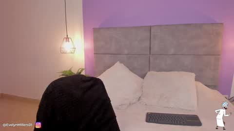 Snapshot of evelyn_millers_11 chatting on 01/26/25, 03:06 Evelyn online show from 01/26/25, 03:06